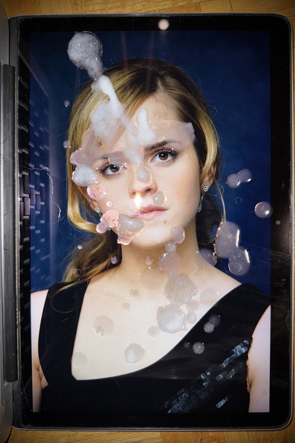 hI8lF7e6 Emma Watson Cum Tribute 062 01.jpg